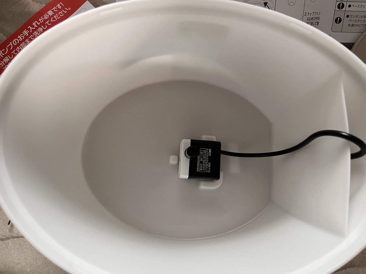 catemacoensis's tweet image. 超大変だった「引越し」完了…💦

生体が多いので、生き物関係は全て自分で配送…

「おでぶ猫」もちょっと疲れたみたいなので、ご褒美に新しい水飲み場を…🚰💕

さすが　#GEX   商品…

想像と違い、水槽のフィルターと同じ様な作りだった…🤣