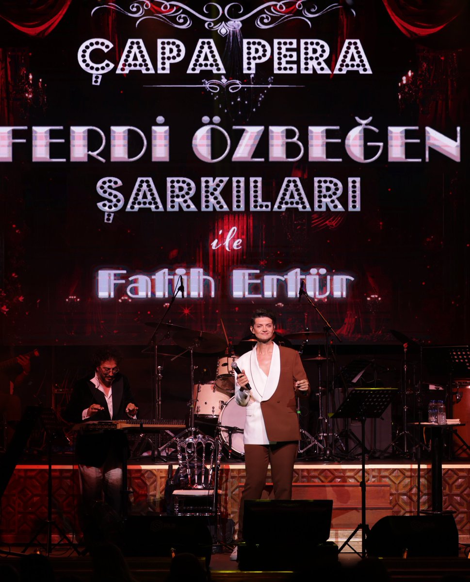 Must_Ent's tweet photo. Fatih Ertür, Çapa Pera sahnesinde sesiyle, yorumu ve enerjisiyle özel bir geceye imza attı🎶 https://t.co/3gLCj2NQsI
