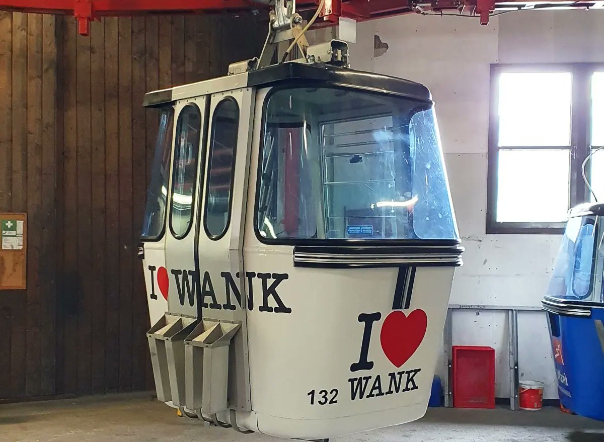 zkmth's tweet photo. @SepzenoOfficial @Lea_EFC .@Rossmac212 What about this one? Cable car running up Wank Mountain in Garmisch-Partenkirchen, Germany. https://t.co/XciElApptj