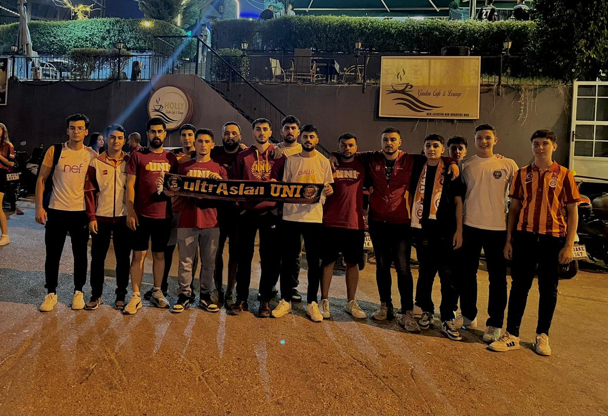 SEN ŞAMPİYON OLACAKSIN!

GALATASARAY'ımız-jk maçını hep birlikte mekanımızda izledik.

#ultrAslanUNI
#AkdenizBölge
#uAUNITARSUS