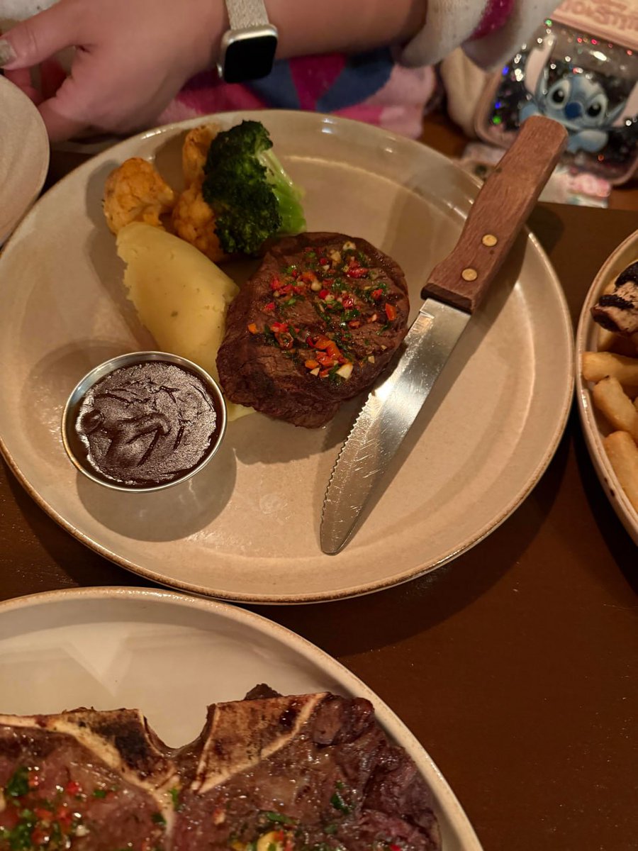 ssl883's tweet photo. Saturday nights are for self-care… and steak. 🥩💋 https://t.co/FKL3bwQR3t