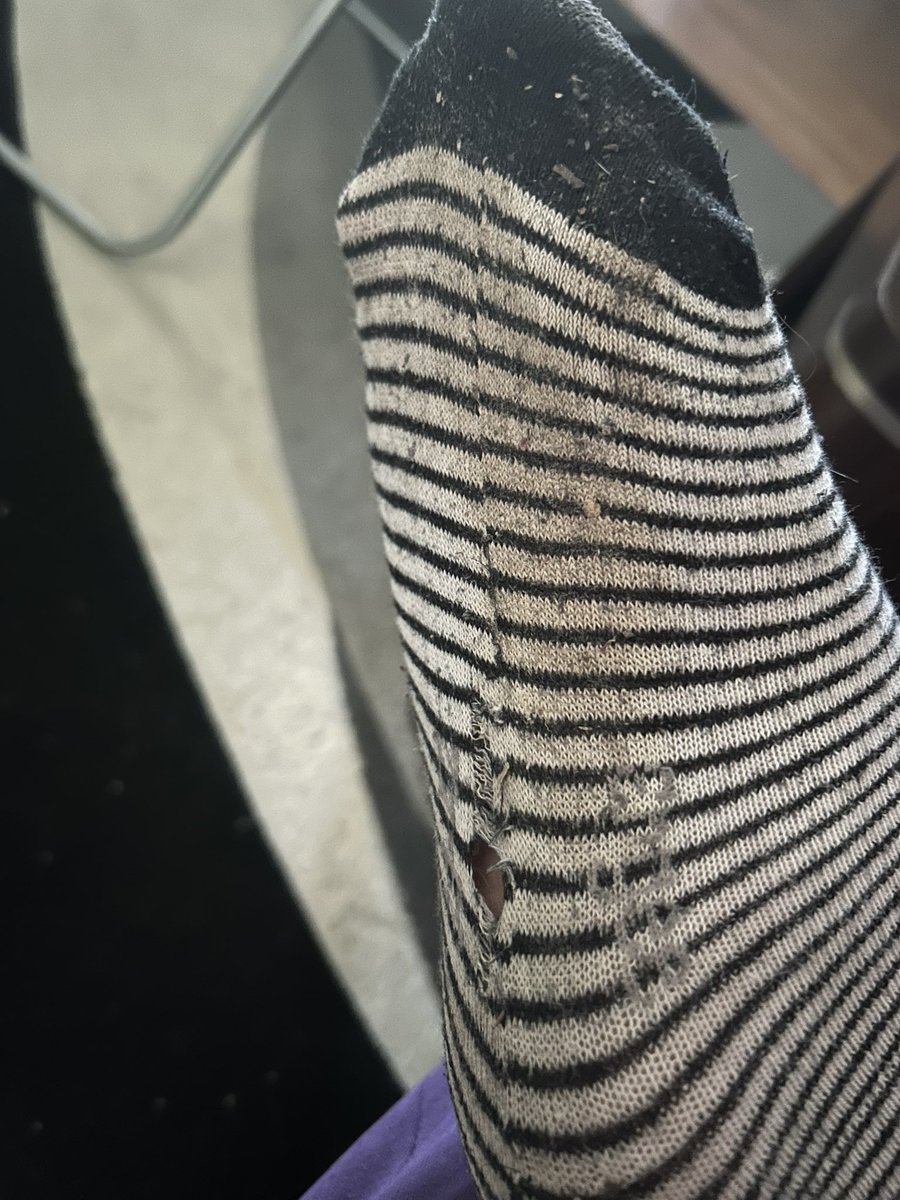 Red_Devil_Bdsm's tweet photo. #rt_feet #rtfindom #PolishFindomFan #rt_domm #dominatrix #feet #moneypig #paypig #socke #herrin #geld Śmiecie specjalnie dla was do  granic możliwości (aż się podarła) noszona śmierdząca skarpeta na boskiej stopce która wepcham wam do pyska by napawać się waszym obrzydzeniem https://t.co/Y38WyXrHvE