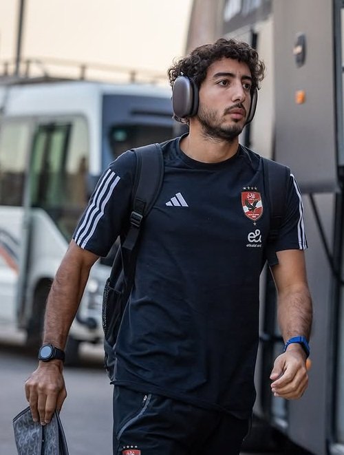 هاني عقبال ما يبطل في الاهلي اعتقد هيبقا اكتر لاعب لعب ماتشات في تاريخ الاهلي واكتر لاعب معاه دوري ابطال افريقيا
يستحق وياريت تحصل عشان تبقا مسيرته مسيرة رائعة زي أساطير النادي لانه يستحق