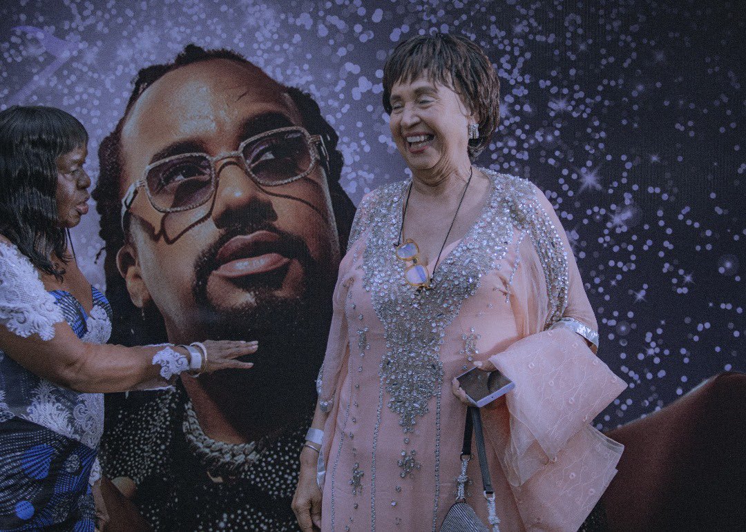 Madam <a href="/KigoziMaggie/">Maggie Kigozi</a> here proving that a mom's support is the best kind of Music. 

#NavioOrchestraLive 

#weareSPINERS ‼️