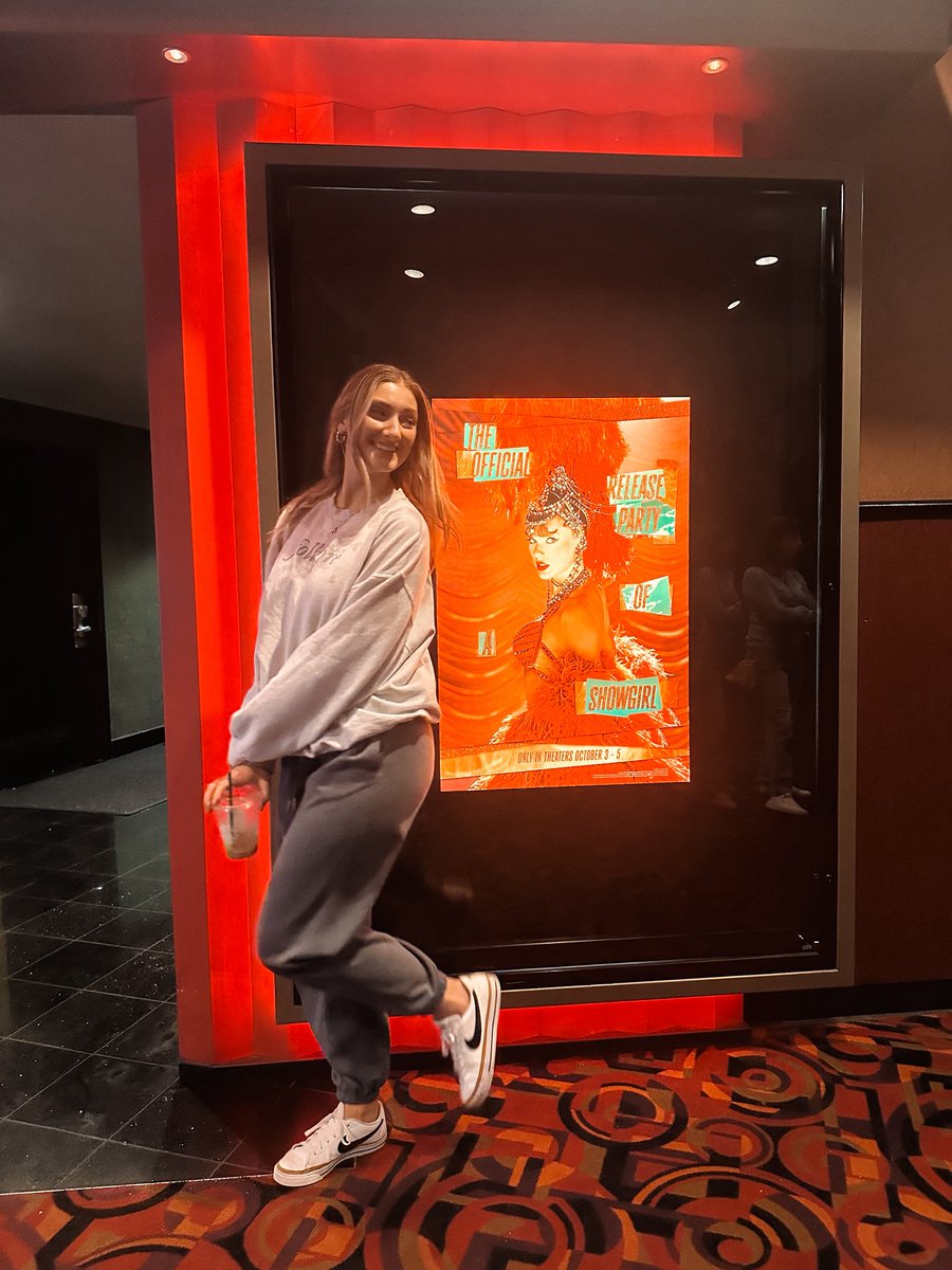 It’s the life of a showgirl babbbeeee 🎶❤️‍🔥