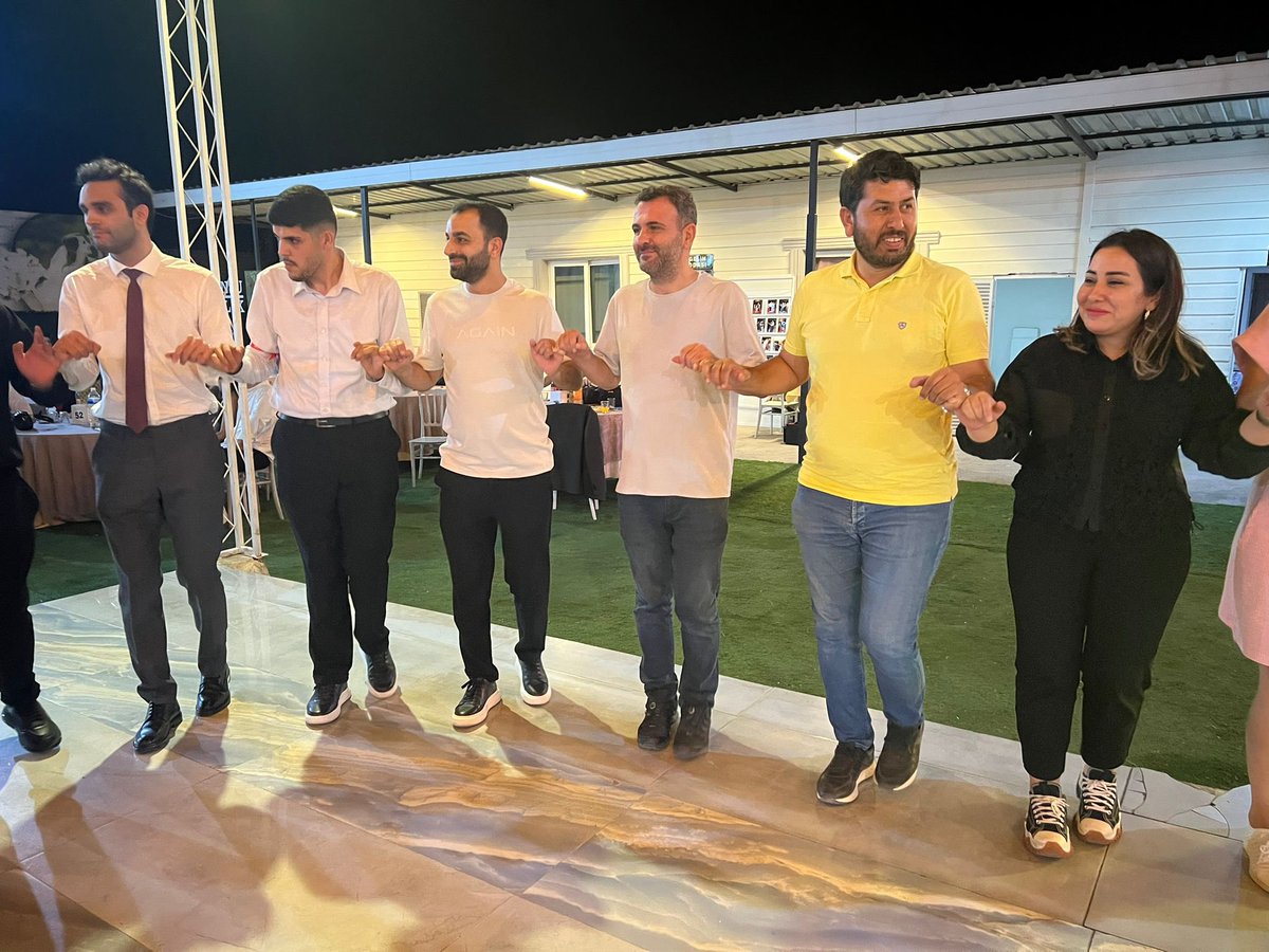 📍 DÜĞÜN
İlçe Başkanımız Sn. Seyidhan Kartal , İlçe Kadın Kolları Başkanımız Sn. Av. Helin Gezgin ve Yönetim Kurulu üyelerimizle birlikte Akkent Mahalle Başkanımız Sn. Murat Aycıl’ın kıymetli kızı Sevinç ile Ercan’ın düğün merasimine katılım sağladık.
Aycıl ve Bozdoğan ailelerine