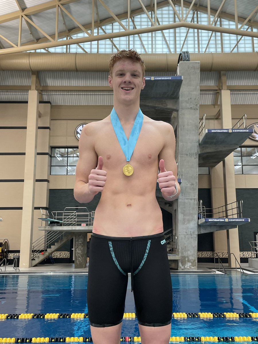 The boys picked up 3 NISCA All-American consideration times at COMO! The 200 Medley Relay time of 1:33.75 by Henderson, Houck, Searls, and Tobin, the 200 Free Relay time of 1:25.19 by Henderson, Searls, Graham, and Tobin and Graham Henderson’s Back time of 49.58 all made the cut!