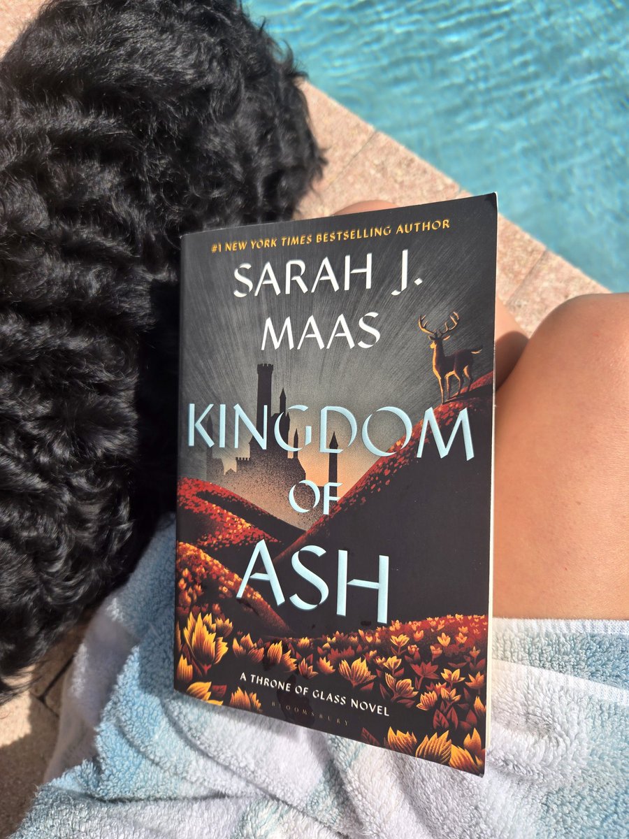 Poolside reading. 🌞