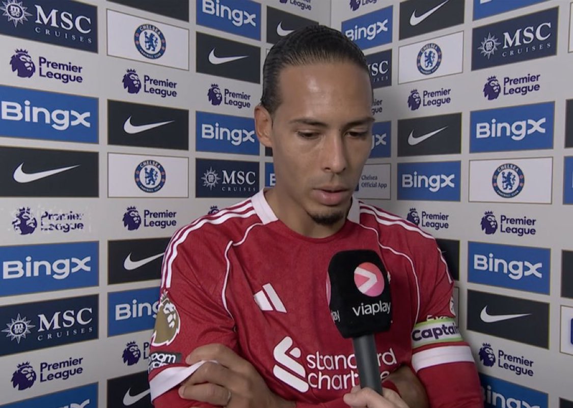 CuriosidadesPRL's tweet photo. Virgil van Dijk: "Eu já disse a todos vocês muitas vezes que esta temporada vai ser muito difícil. Não apenas por causa do que está acontecendo no campo, também por causa do que aconteceu fora dele...." https://t.co/v2onPIC8F1