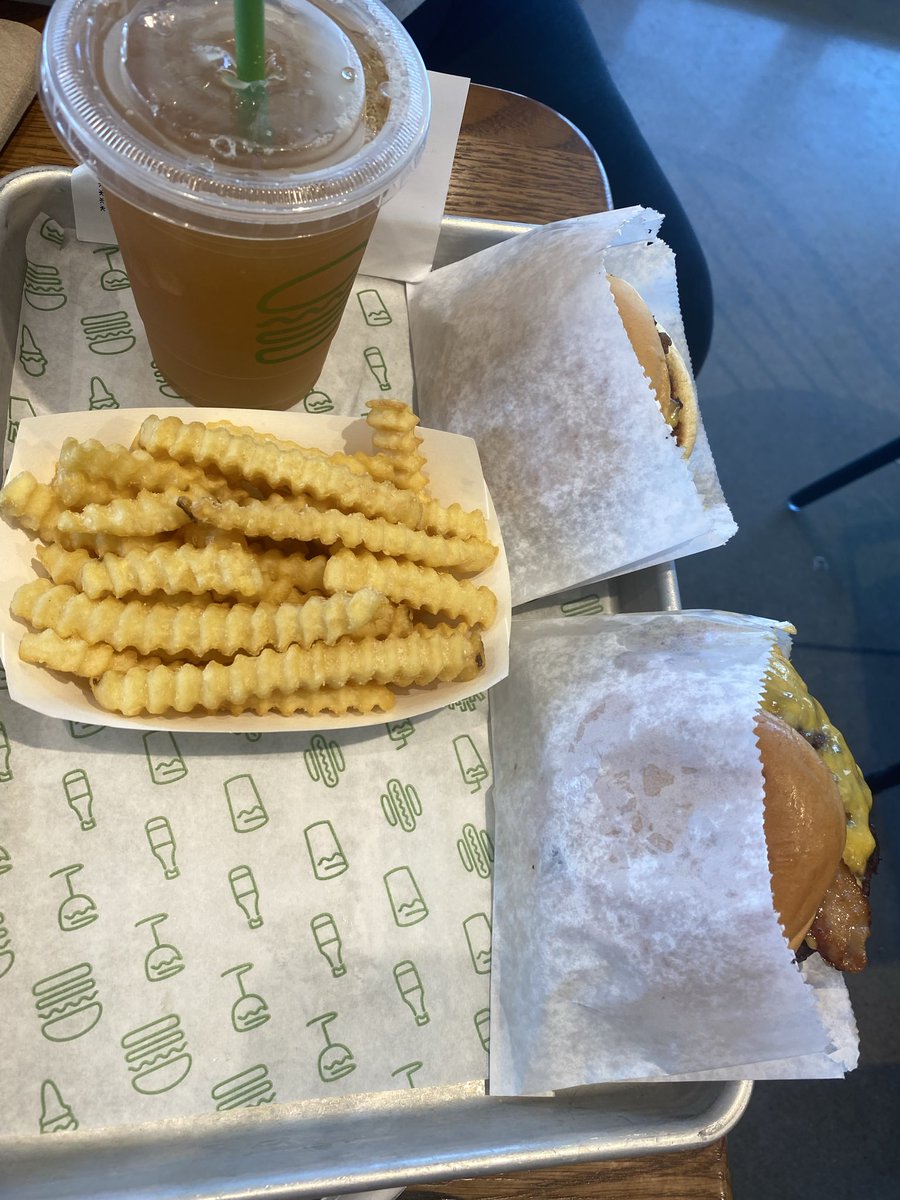 MerkyTFT's tweet image. Tried shake shack for the first time not bad