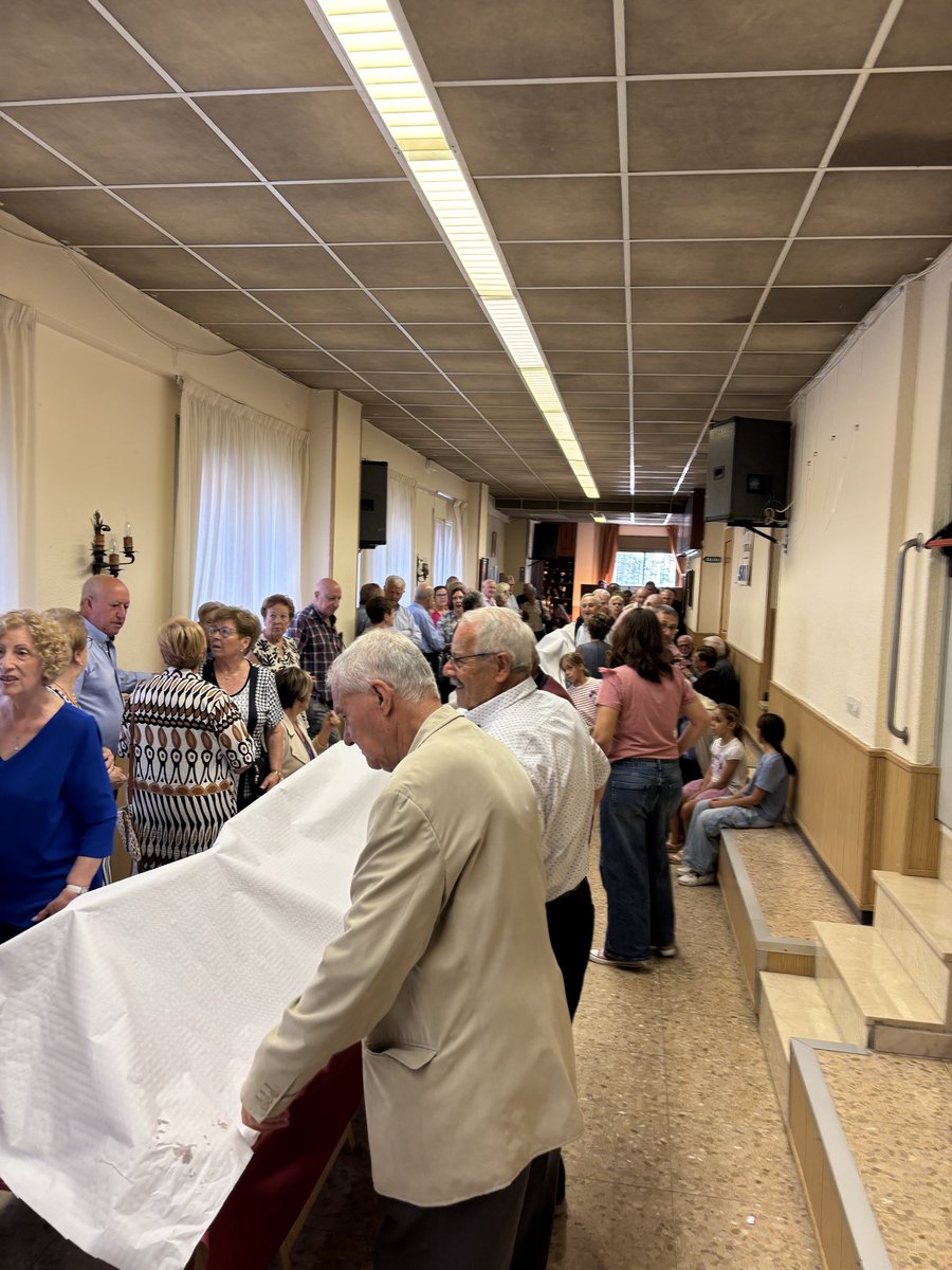 Hoy hemos acompañado a los amigos del Centro Cultural y Social Santo Ángel en la celebración de su patrón. Una gran labor realizada por la junta saliente de Fernando Borrego. Inicia una nueva etapa donde  se respira ilusión en la nueva junta encabezada por MariCarmen Manjón