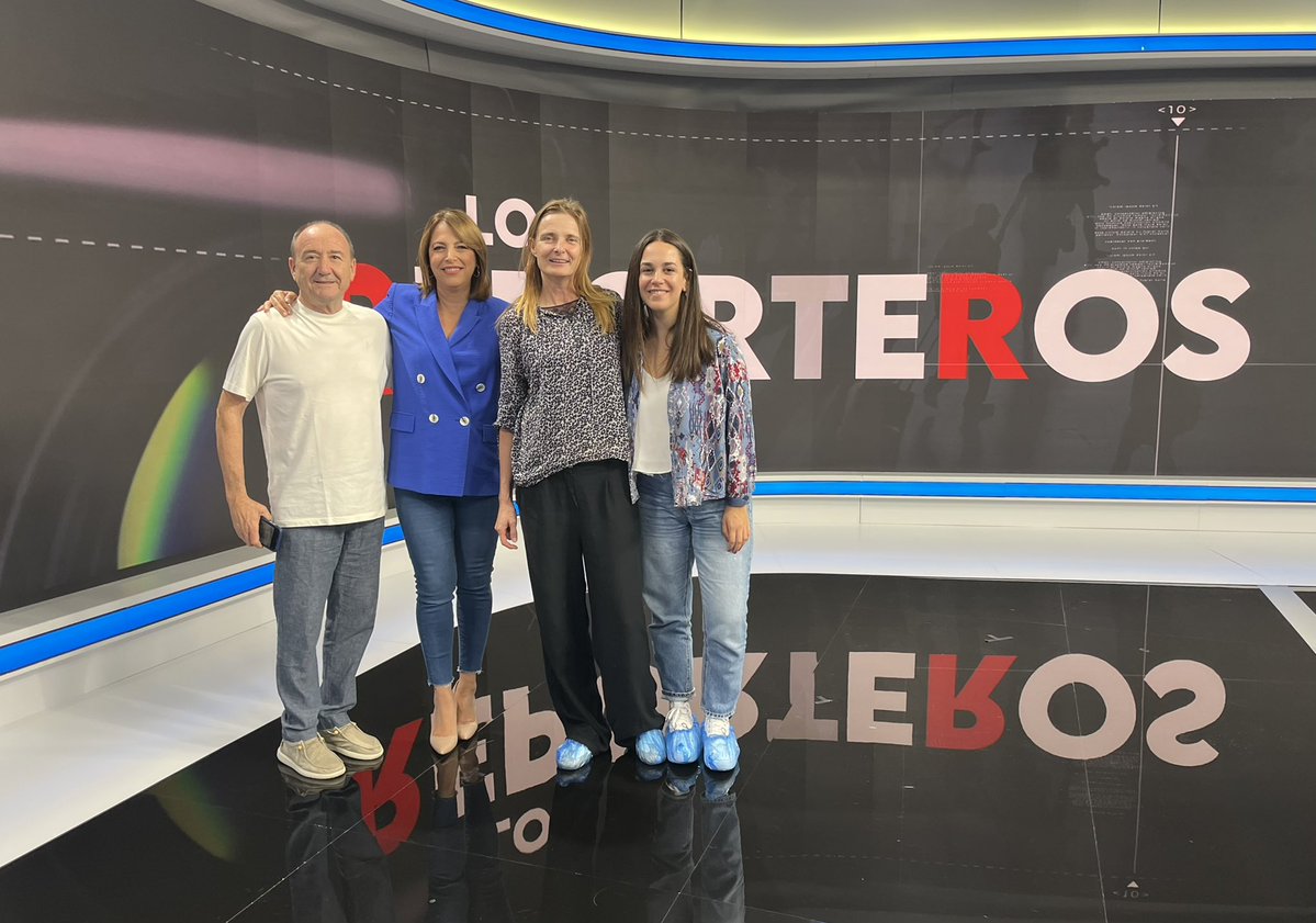 Marta González (@martagonzalezzr) on Twitter photo Hemos parido. Imposible sin este equipazo, <a href="/olgagranado/">olga granado</a> y <a href="/mabelmata1/">mabel mata</a> 😘 <a href="/losreporteroscs/">Los Reporteros</a> <a href="/canalsur/">CanalSur</a> Hemos parido. Imposible sin este equipazo, <a href="/olgagranado/">olga granado</a> y <a href="/mabelmata1/">mabel mata</a> 😘 <a href="/losreporteroscs/">Los Reporteros</a> <a href="/canalsur/">CanalSur</a>