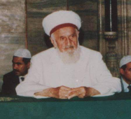 Dünyanın bütün sıkıntıları başına gelse, bütün insanlar düşman kesilse, Allah’ı anınca hiç sıkıntın kalmaz.
Çünkü Rabb'in dilerse, hepsini bir anda yok eder.
Her üzüntünde hemen ‘Allah’ de.

Reîsü'l-Kurrâ Gönenli Mehmed Efendi