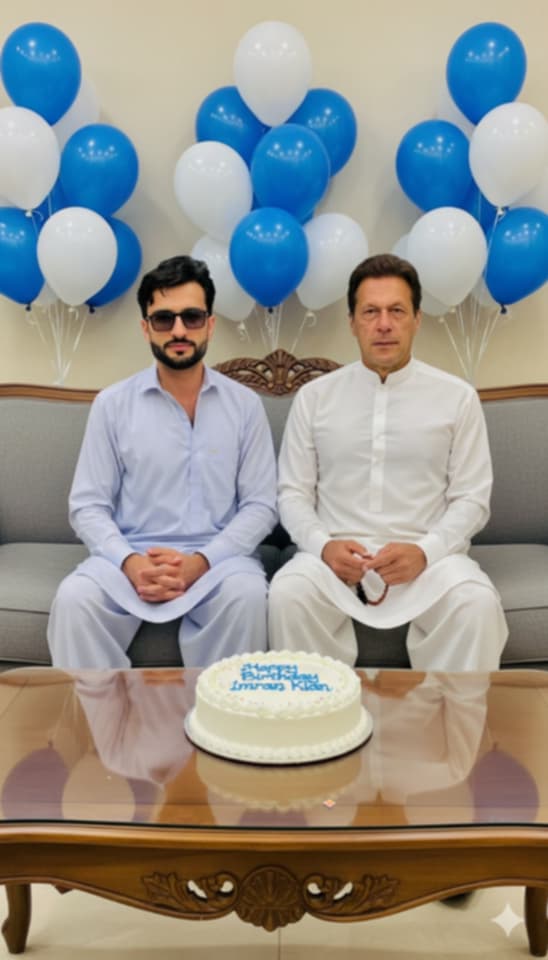 Hidayat62093274's tweet photo. 🦅:پاکستان کے محسن اور مقبول ترین لیڈر محترم عمران خان صاحب 73 سال کے ہوگئے۔
اللہ تعالیٰ عمران خان کو لمبی زندگی دے۔
اور اللہ عمران خان کو جلد رہائی نصیب فرمائیں۔
آمیـــــــــــــــــن https://t.co/O0N9KLQuBg