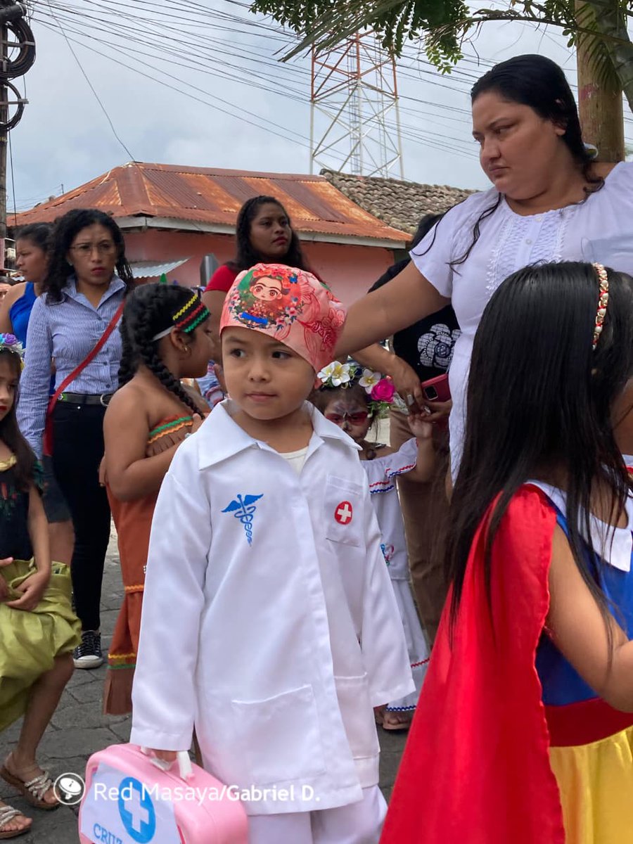 db_nicaragua's tweet photo. ❤️🖤 En el municipio de Catarina, Masaya, la Promotoría Solidaria de la Juventud Sandinista celebró con entusiasmo el Carnaval Infantil “¡Viva el General Zeledón!”, una jornada llena de alegría, color y patriotismo 🇳🇮✨.
#Masaya
#JS19J https://t.co/MOv6JUaoJ4