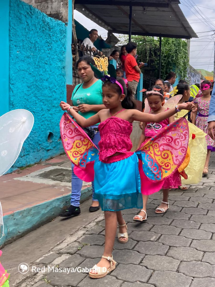 db_nicaragua's tweet photo. ❤️🖤 En el municipio de Catarina, Masaya, la Promotoría Solidaria de la Juventud Sandinista celebró con entusiasmo el Carnaval Infantil “¡Viva el General Zeledón!”, una jornada llena de alegría, color y patriotismo 🇳🇮✨.
#Masaya
#JS19J https://t.co/MOv6JUaoJ4