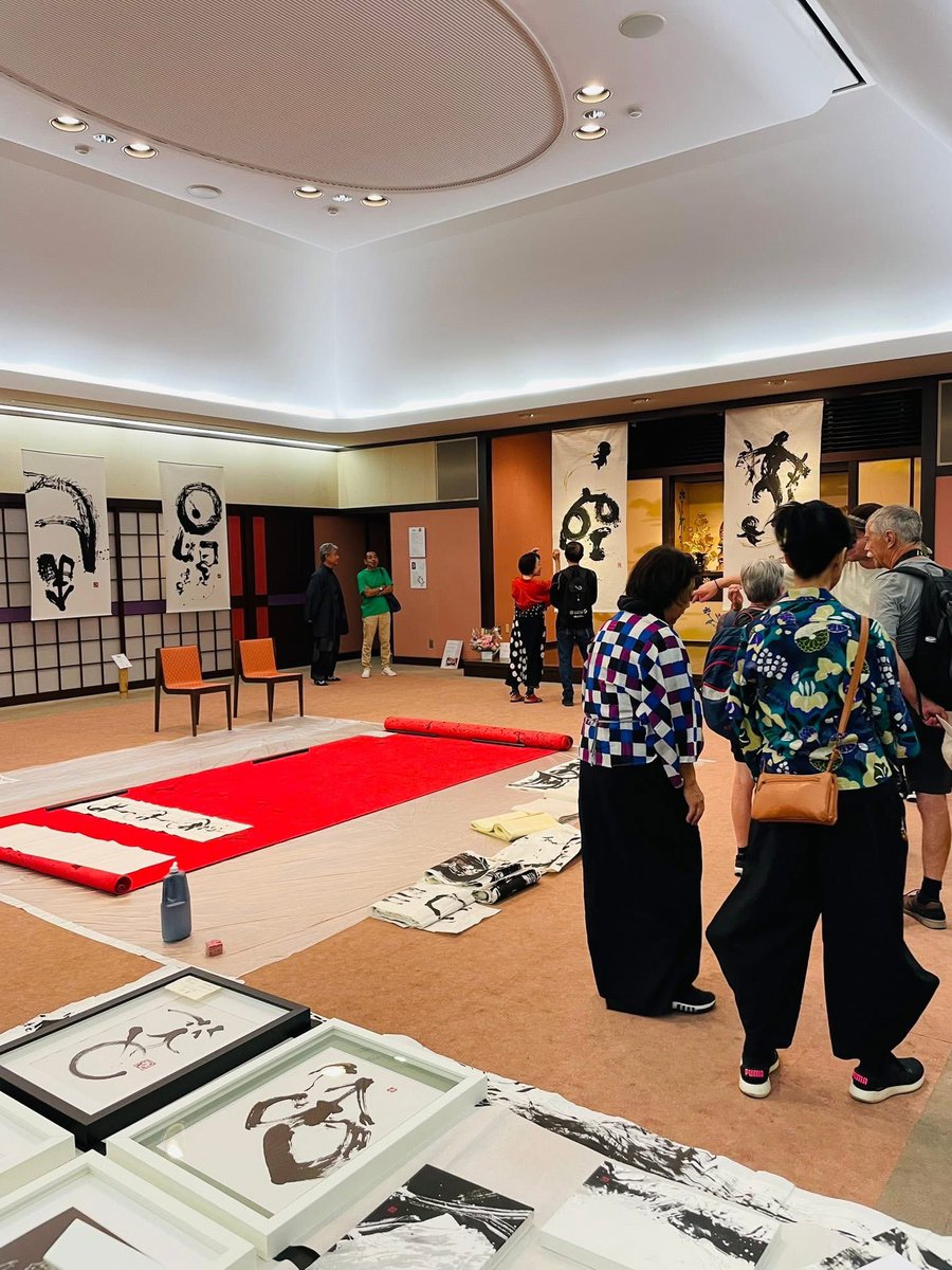 tenyou333's tweet photo. 10/5(土)10時スタート16時まで
日暮里南口の天王寺へぜひ！
天遊組展覧会
広いお堂、初日は半分以上がインターナショナルのゲスト達で賑わいました♪
workshopにも参加できます！
＃天王寺  ＃日暮里駅南口 ＃古代文字アーティスト集団天遊組 ＃10時スタート16時まで https://t.co/e8OOnHB0yc