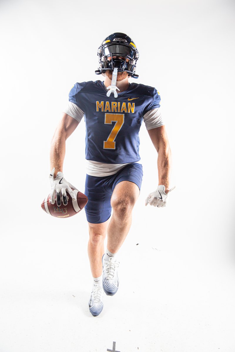 FB | TOUCHDOWN

TOUCHDOWN REICHARD!!

JR hits the century mark in his career, as the senior's 💯th career catch goes for his 12th career TD snag!

Reichard is the 10th player in program history with 100 career receptions!