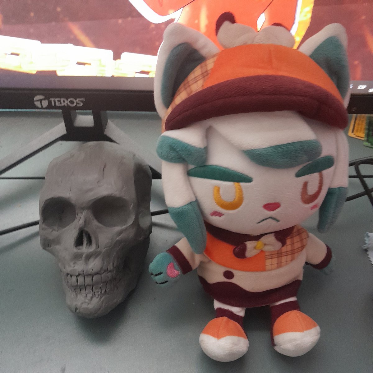 Imma use a photo of Speckle with this skull to promote the server because Speckle is awesome