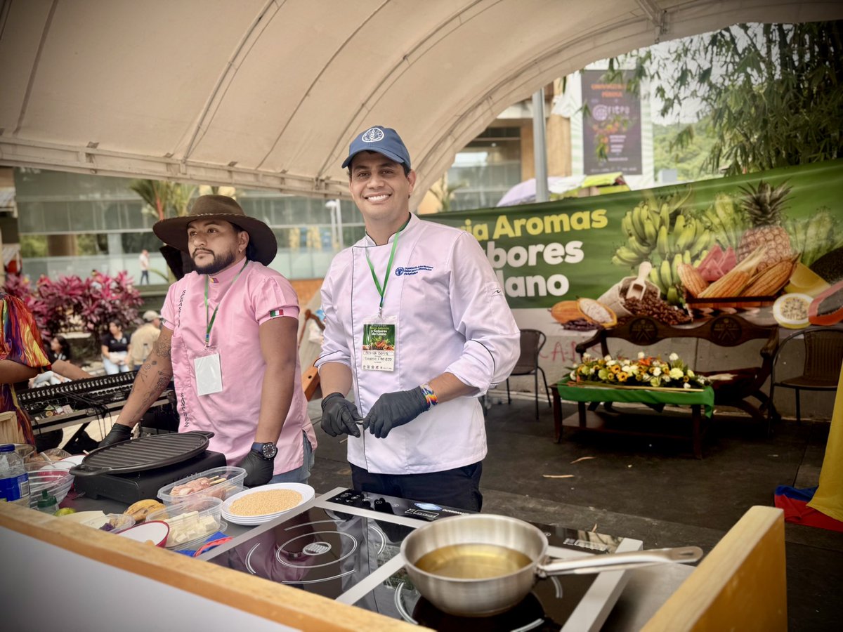GobMeta's tweet photo. 💚 Cuando el campo se reúne, la magia sucede. 

Así fue en la Feria de Aromas, donde más de 80 productores campesinos, comunidades indígenas y asociaciones de todo el departamento compartieron sus productos frescos y el alma de su trabajo. https://t.co/mFPbC5O4ym