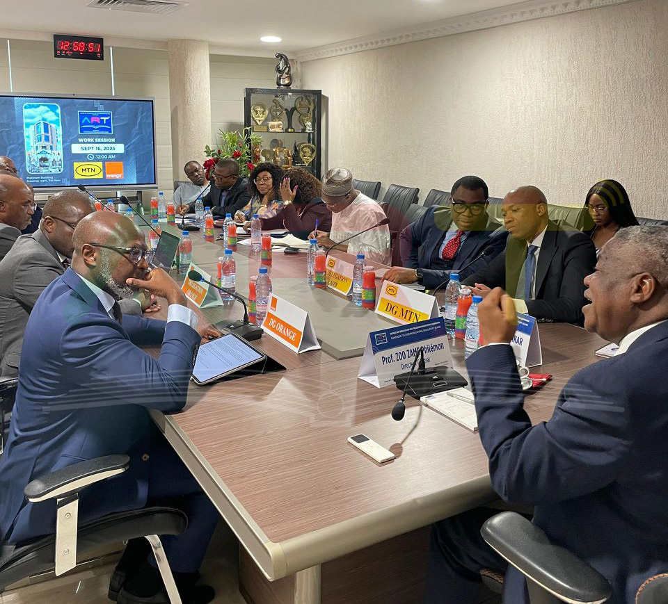 ARTCameroun1's tweet photo. #ARTinforme 
MTN CM et Orange CM vont lancer une campagne interactive pour mieux informer les consommateurs camerounais et améliorer la QoS 
#Regulation  #Telecom 
Lisez/Read: https://t.co/pSwuPSJr27 https://t.co/BtOc07UQId