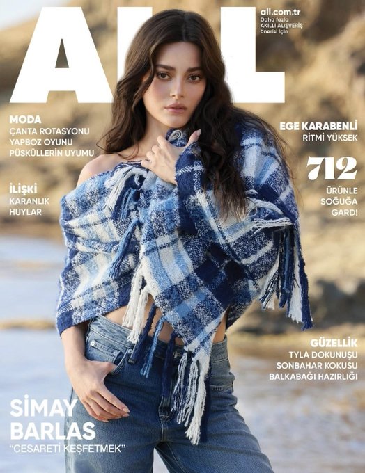 mydiziworld's tweet image. #SimayBarlas shines in the latest issue of All Magazine 💫
In every role, she discovers a part of herself: courage, sincerity, and dedication lighting her path.

With that passion and strength, she returns this season with #AynadakiYabancı. 🌟