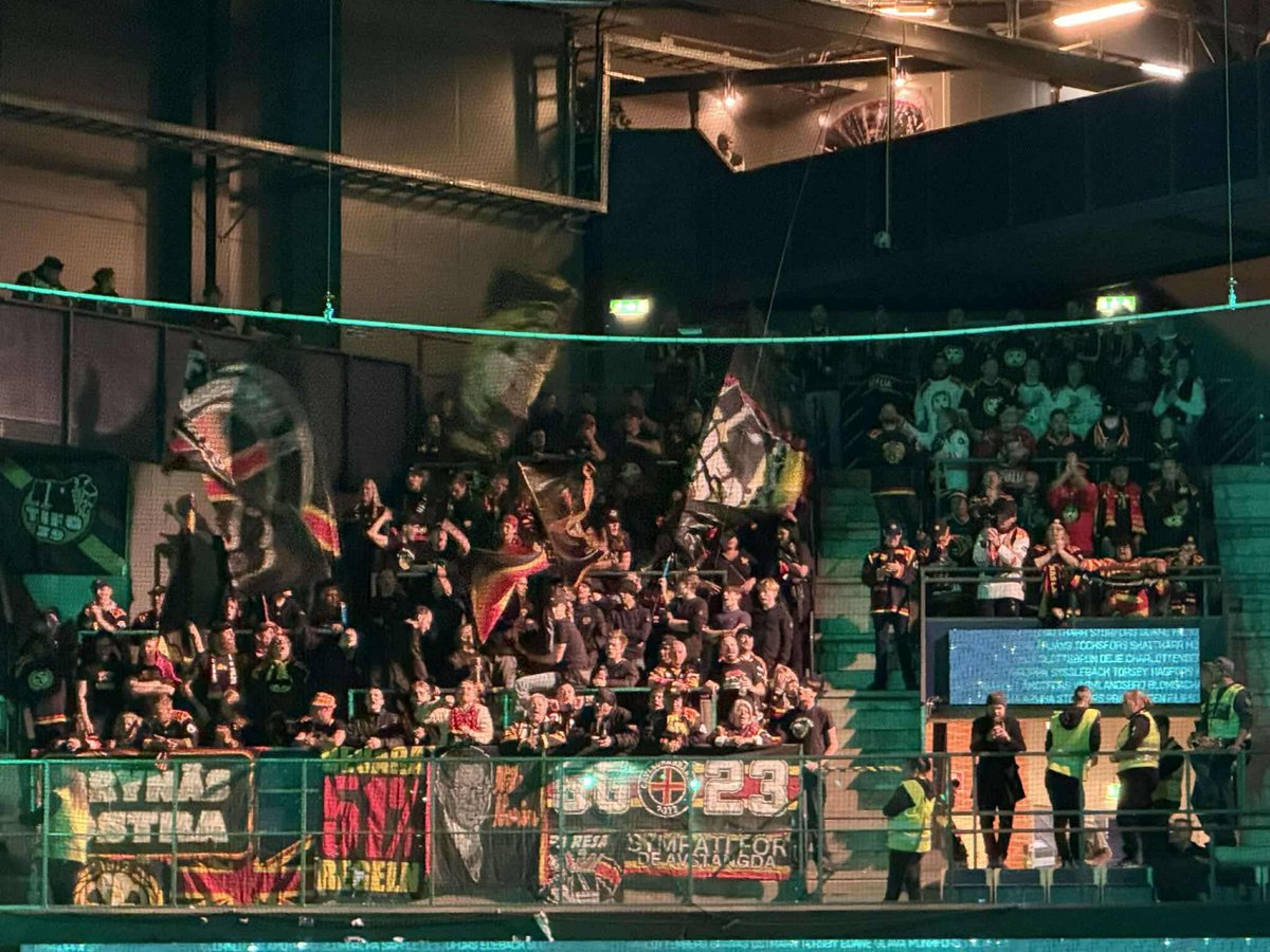 ericssonhenrik's tweet photo. Brynäs IF ❤️

Tack, alla svartgulröda för ert stöd - ikväll och för de ni gett oss genom alla år.

Hela föreningen Brynäs IF älskar er, och för oss finns det inget härligare! https://t.co/d43av2bRfr
