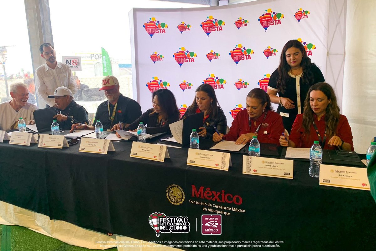 FIGLeon's tweet photo. Esta mañana a través del Cónsul de México en Albuquerque y la presencia de la Cónsul Patricia Pinzón, nuestra Directora General Escandra Salim Alle firmó un acuerdo de colaboración entre el Festival Internacional del Globo León y el @balloonfiesta 🇲🇽🇺🇸 

@ConsulMexAlb https://t.co/qoqm4hVArh