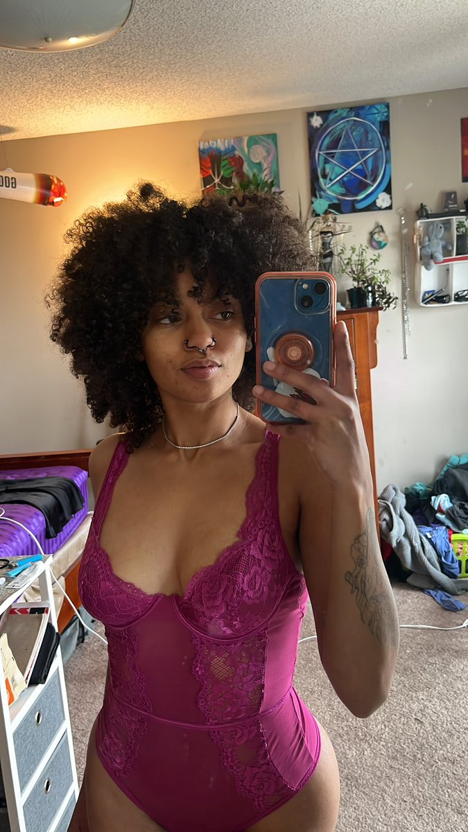 Live in half an hour, come play 😈 onlyfans.com/a.mari.a.mari.…