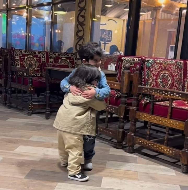 لا شيءَ يُشبهُ أُخي في محاسِنهِ،
فقـرُبهُ وطـنٌ، للقلبِ والـروحِ!♥️