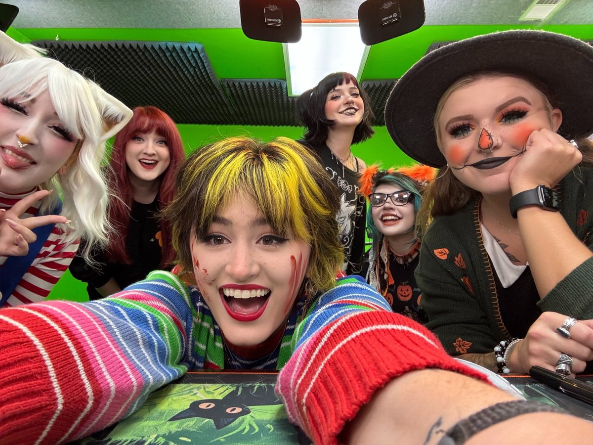 Halloween themed 24hr Stream starts NOW 🖤 Get in here! twitch.tv/gp_tv