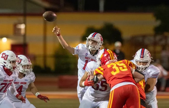 Wes Burford wasn’t the only Friday Night Hero at The Corral🥳 East Union WR Jackson Fay caught 13 passes for 210 yards &amp; 5 TDs in the 71-55 loss - 20, 53, 5, 35 &amp; 10 yard TDs 🙌 QB Kirk Simoni also threw for 375 yards &amp; provided 7 TDs (6 passing)🍿 Both teams now have 1 loss👍