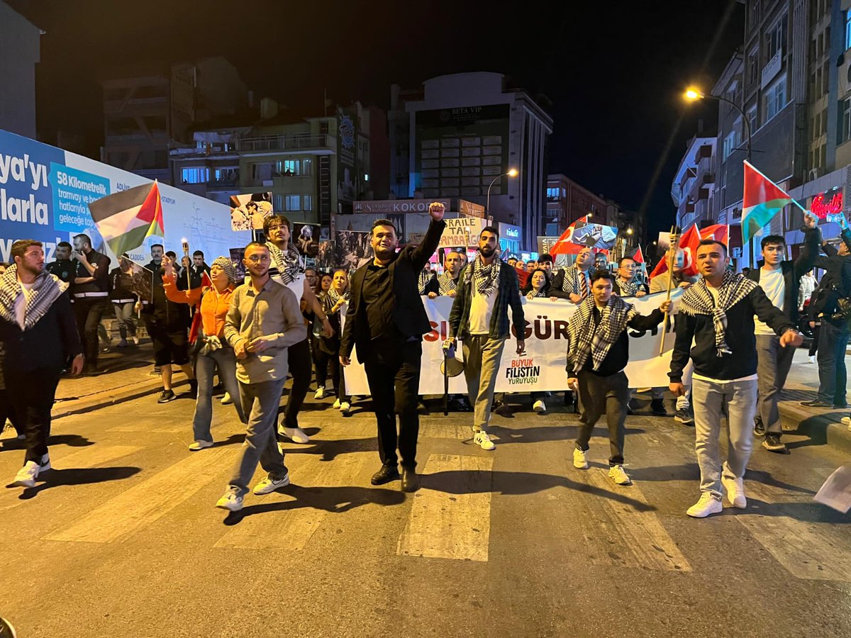 Konya Gençlik Örgütümüz, Filistin'deki insanlık dramına karşı ses yükseltmek için "Büyük Filistin Yürüyüşü" düzenledi.

"Mazlumun dini, ırkı olmaz; zulme karşı susmak, zalimin yanında durmaktır."