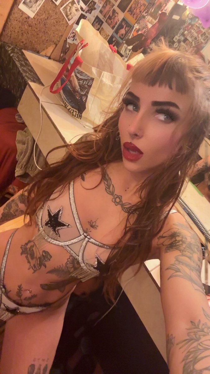 hellbentbooty's tweet photo. Happy Spooky October ✨ What are you dressing up as for Halloween? https://t.co/NZiDdXbjbN