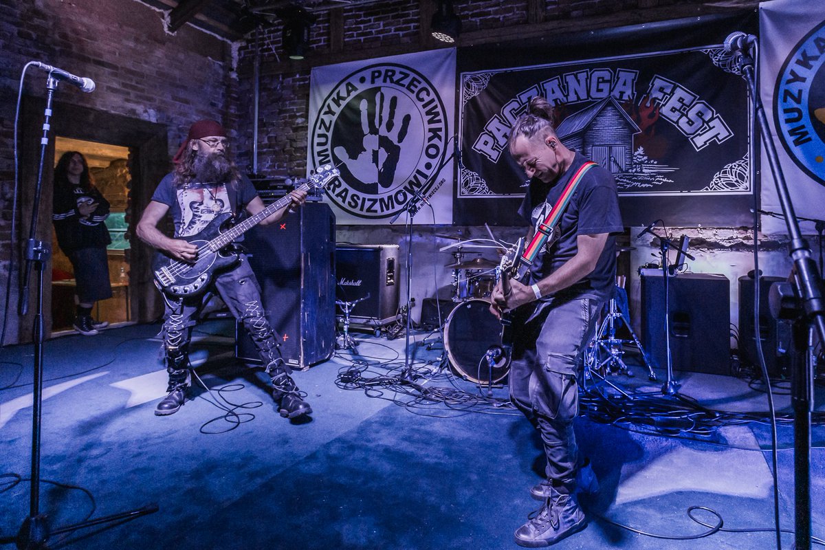 StowNIGDYWIECEJ's tweet photo. Zespół Moskwa  wspiera kampanie społeczne „Muzyka Przeciwko Rasizmowi” i „Muzyka Przeciwko Wojnie” Stowarzyszenia „NIGDY WIĘCEJ”!
Zespół Moskwa od wielu lat manifestuje swoje poparcie dla idei antyfaszystowskich.
https://t.co/TtLeFVI1hw https://t.co/tqvz5PMcXc