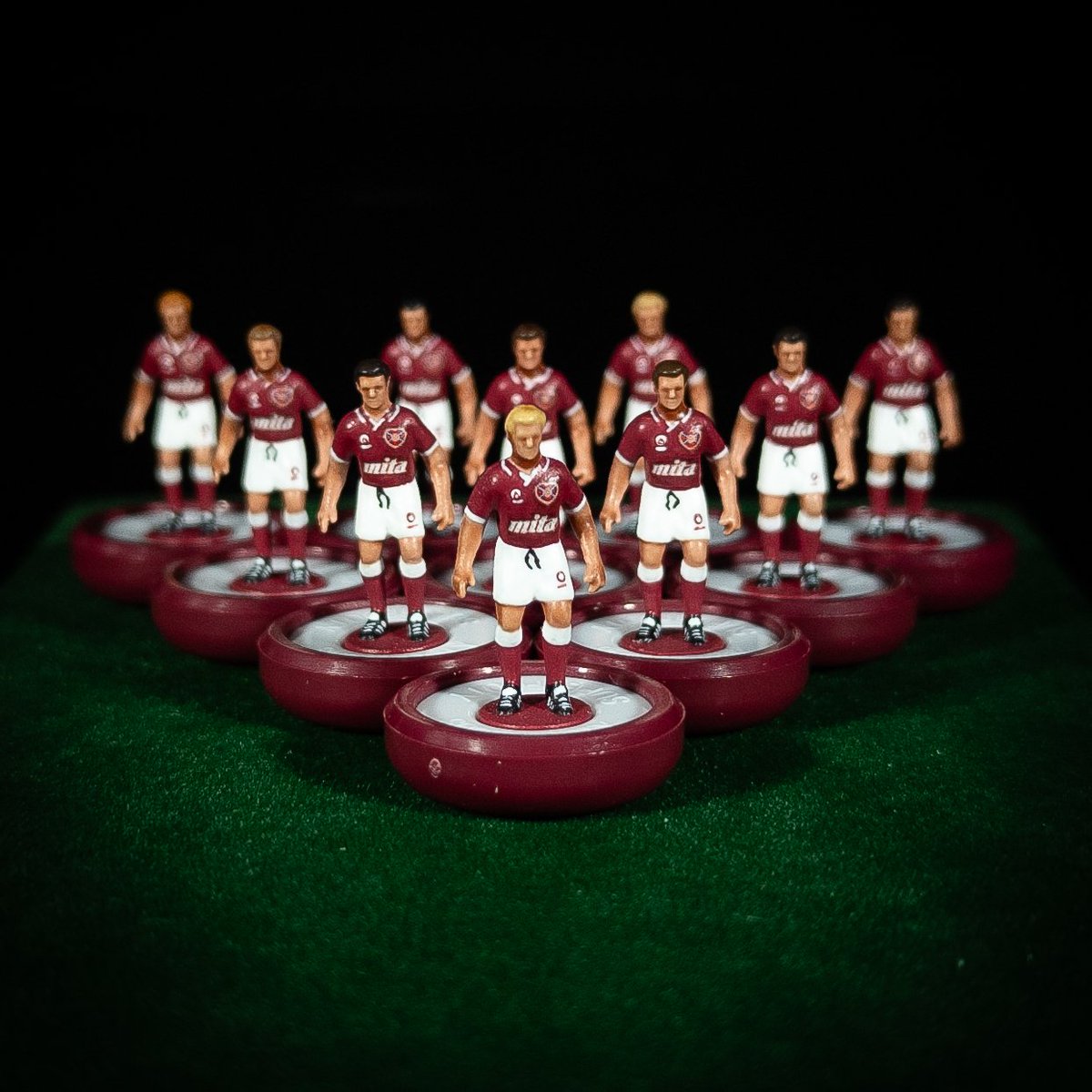 Edinburgh is maroon tonight 🇱🇻 #HHGH #JamTarts #topofthetable #HEAHIBS