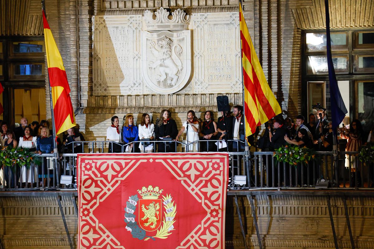 Zaragozanos y zaragozanas, ¡feliz #Pilar25!, lleno de risas, convivencia y buenos momentos 🎇