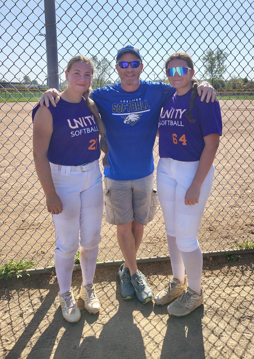 EmilySearle21's tweet photo. Had a great day at the Canton, MI Reverse Exposure Tournament!  

It was awesome taking the field with a great friend of mine @MelinaWing2027

Big thanks to Coach Jimmy for coming out and supporting! 

Ready to get back at it again tomorrow. 

@UnityTMZ09
@chris_stelma
@waynestate
@SVSUAthletics 
@GVSULakers 
@ferrisathletics 
@LHSEaglesSoftb1