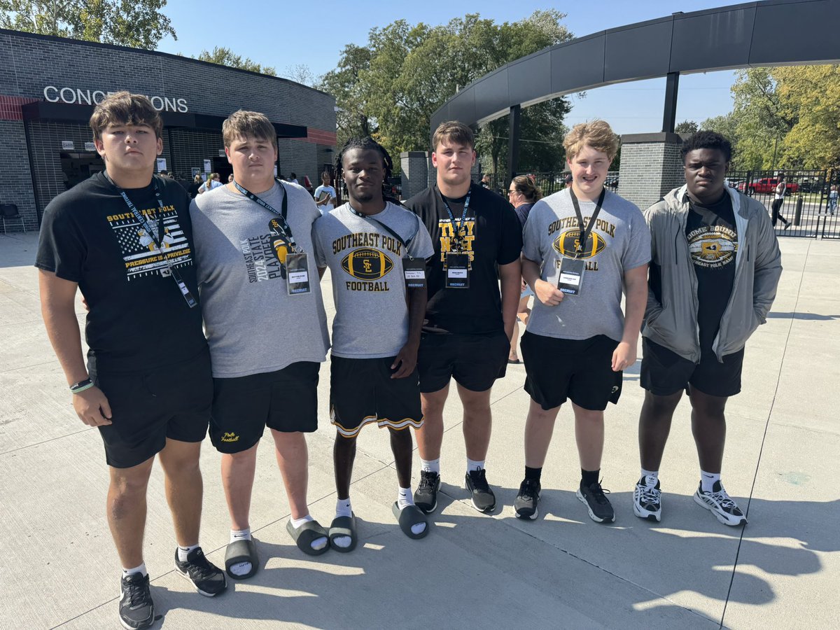 sti69757's tweet image. Thank you @coachJClegg for having me and a couple buddies up for the game!! @Nathanielsleh3 @noahwhite_78