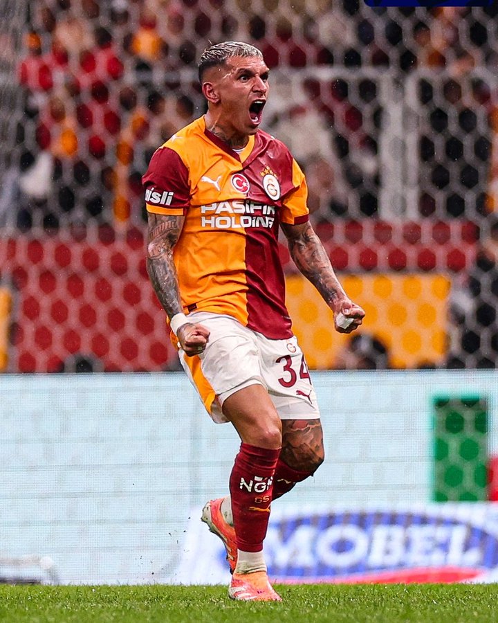 HER maç yüksek performans, bu adam insan değil mi bu adam neden yorulmuyor peki ?

Futbolu bizde bırakmalı ve maaşına zam yapılmalı, Barış Alper gibi sahada gezenlerin hakkı değil zam..

Tüm oyunculara bu adamın videosu açılıp izletilmelidir !!!

Lucas Torreira 💛❤️🐜 #GSvBJK