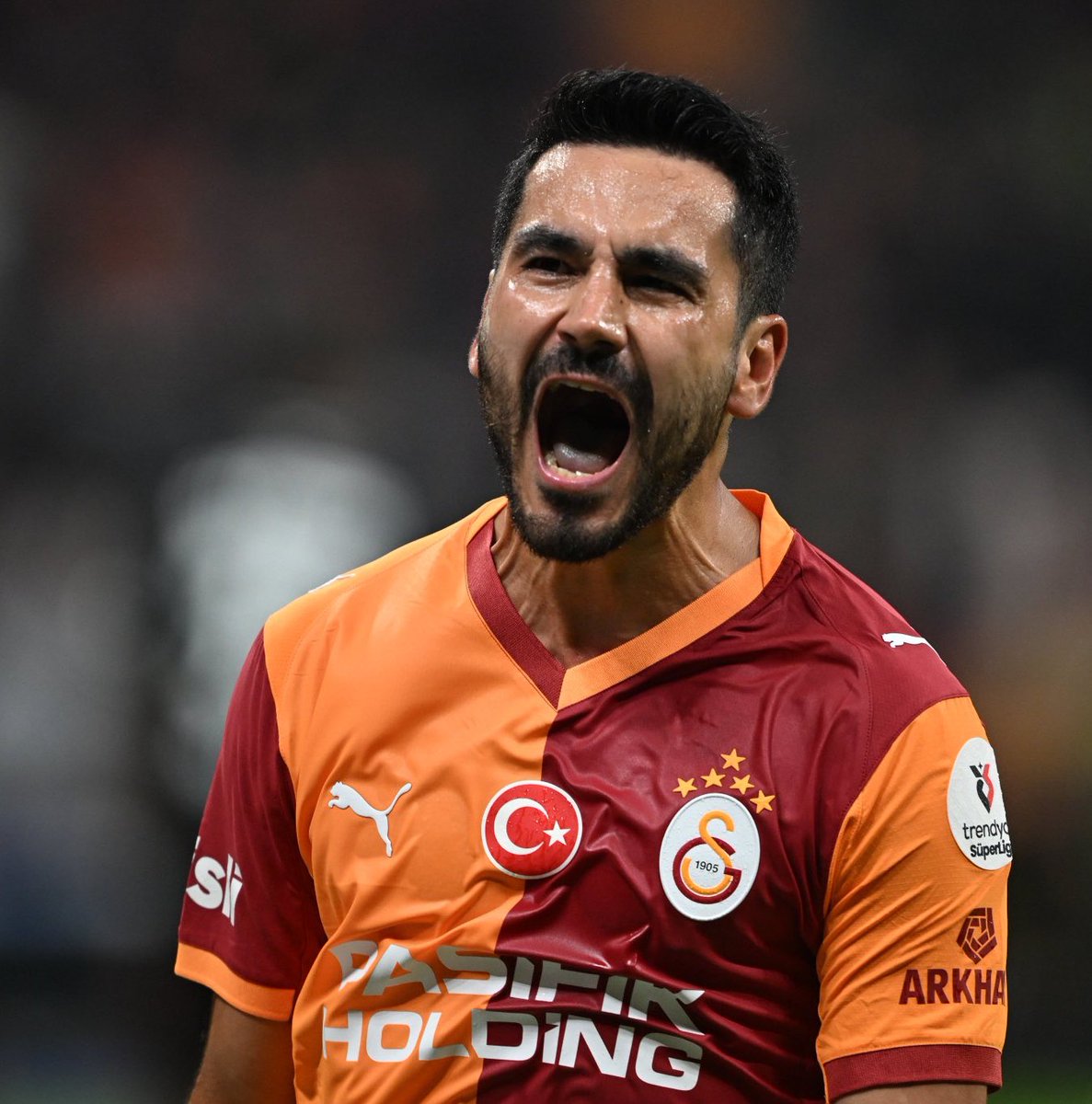 İlkay Gündoğan: “1 puanla mutlu olmanız gerek çünkü Beşiktaş'a karşı 60 dakika 1 kişi eksik oynamak kolay değil.”