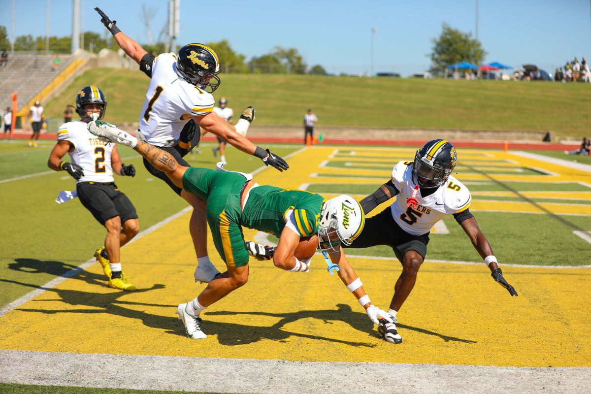 Isaiah Padello, are you serious‼️

Padello with the touchdown to wrap the opening half at Fred G. Hughes Stadium.