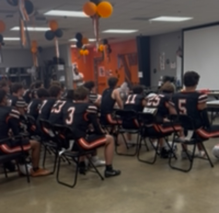 Special thank you to our guest speaker Vietnam Vet and honorary captain Larry Neumann for delivering a powerful speech last night pregame for our boys for our Veterans/1st responders game.  We are grateful for your sacrifice and service to our great country!  🇺🇸