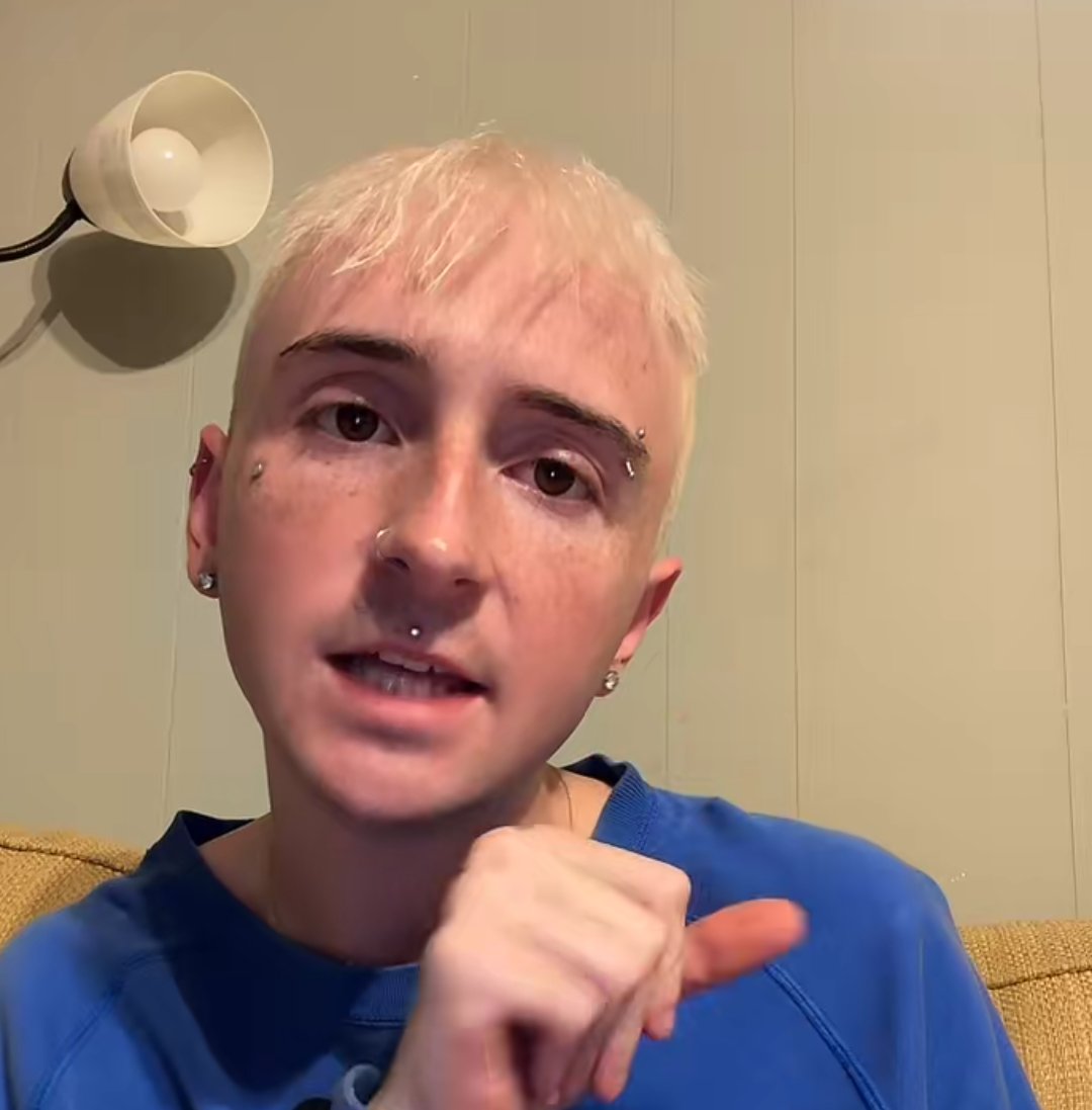 Wnr ik self-conscious word over mijn plat haar denk ik aan deze guy en voel ik me beter 😭