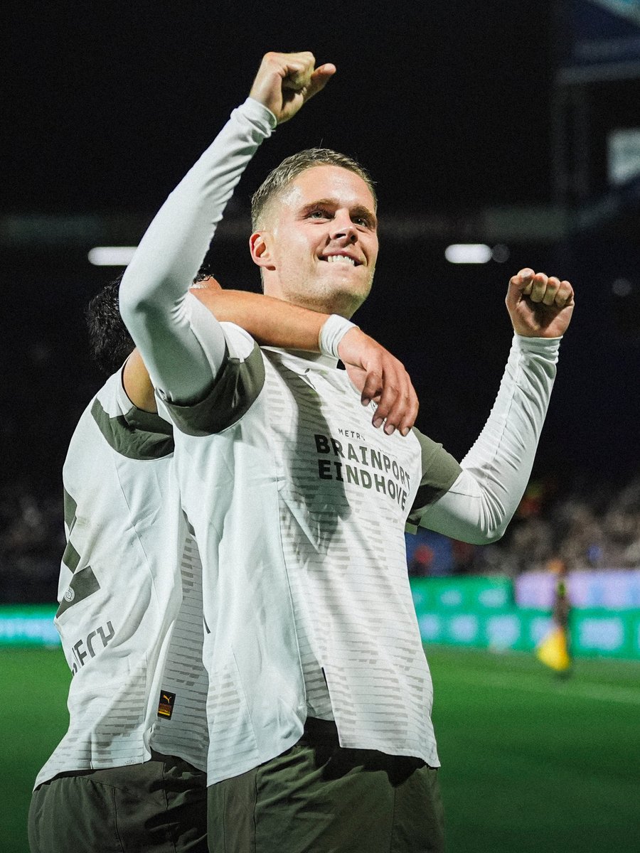 PSV's tweet image. Last 4 league matches: 3 goals, 2 assists for Joey. Productivity ✨

#PECPSV