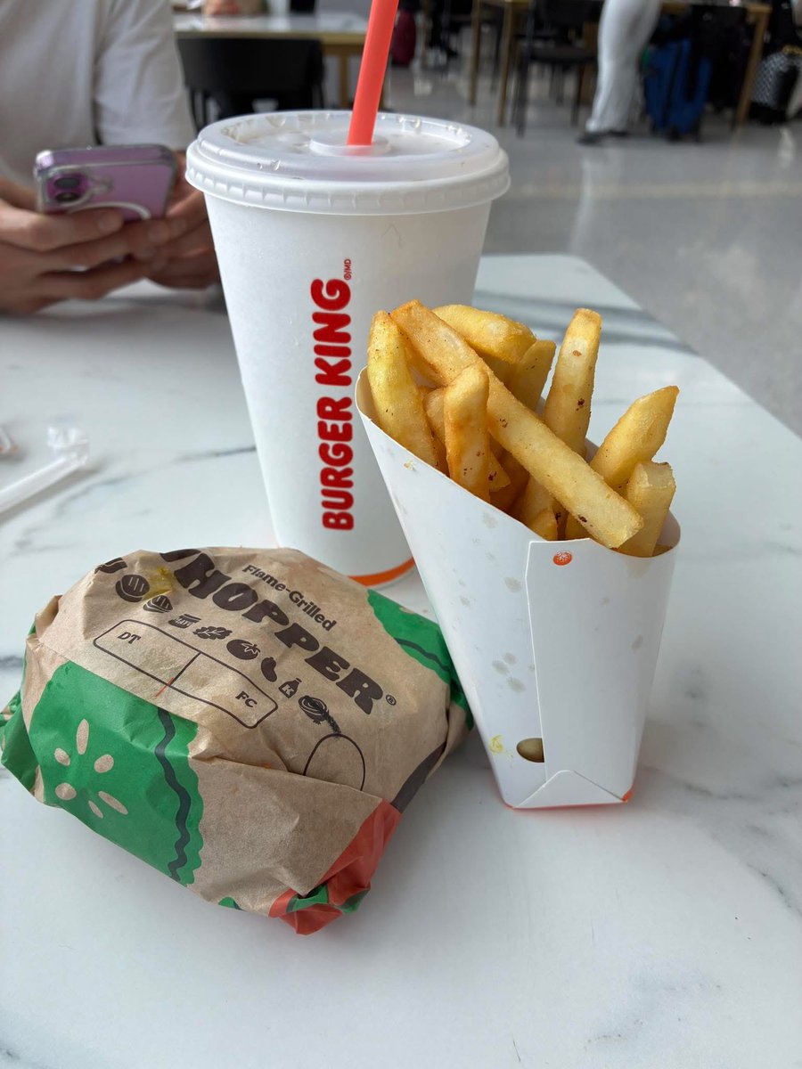 JeffAdamsNZ's tweet image. I’ve not ‘transited’ through a US airport since 2018. Despite scary reports the process at LAX and IAH was efficient and friendly. (Apart from a 2 day delay with one bag!).  LAX food prices are shocking though. US$23.14 for this.