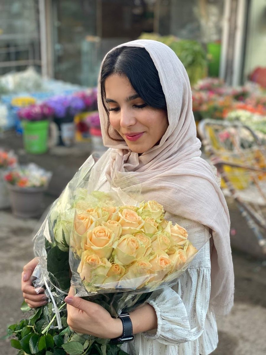 BMisix's tweet photo. ولی من اینجا از همه دردو غمام رهام🥺🤍 https://t.co/uBV1pYyoMx