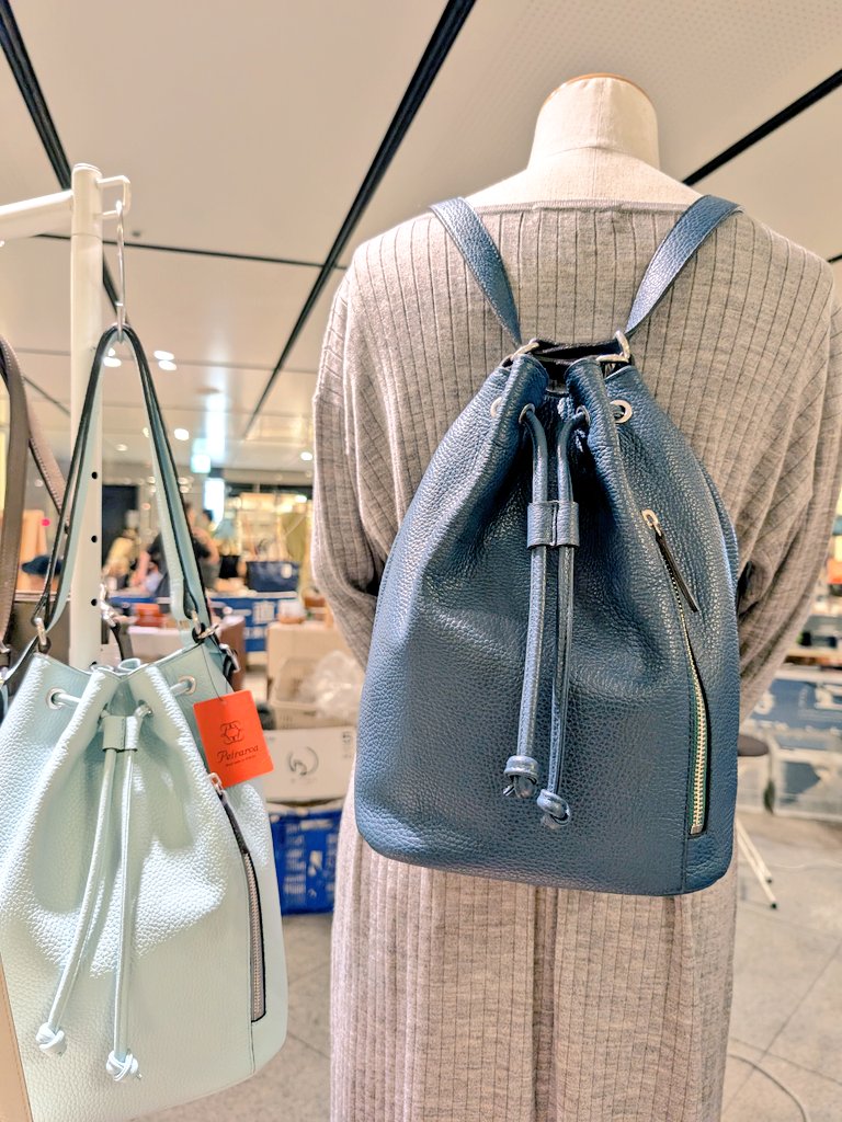 JLIAtweet's tweet photo. 【イベント】TLGFC
お馴染みの「TOKYO LEATHER GOODS FACTORY COLLECTION(#TLGFC)」が東京駅構内B1F丸の内地下南口改札外 動輪の広場で開催中!
二週目に入りメンバーチェンジしています。会期は10月8日まで。
https://t.co/jQKRvFIMw5 https://t.co/tbVMPr71Tr