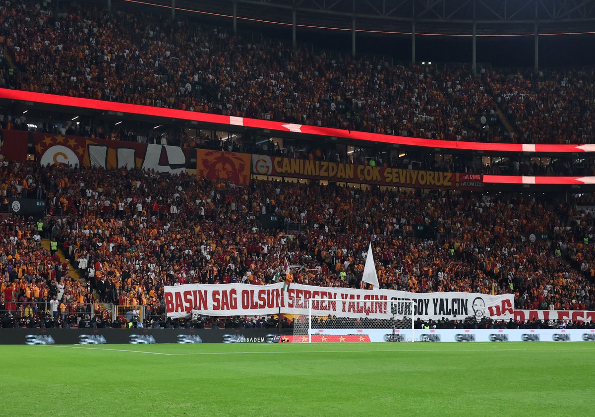 demarkesports's tweet photo. Sergen Yalçın: "Galatasaray camiasına teşekkür ederim. Rahmetli kardeşimle ilgili pankart açmışlar. İnsanlık, her şeyden daha önemli. Çok duygulandım. Hepsine çok teşekkür ederim." https://t.co/UuXaLBFFgR