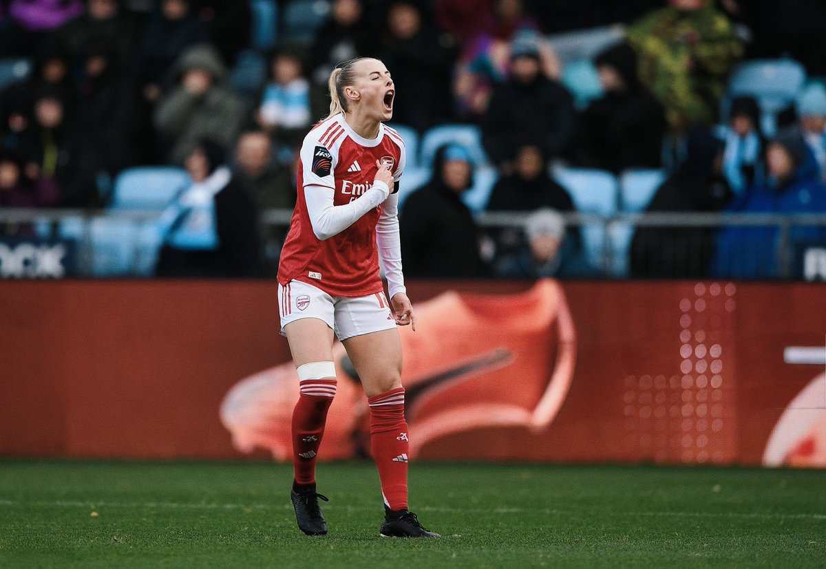 milescosham1's tweet photo. I love this from @chloekelly who loves to play for the club and for the badge https://t.co/YmcxwUGKCX